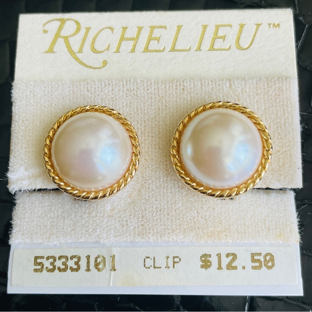 Vintage RICHELIEU Faux Mabe Pearl Gold Tone Cable Design Clip On Button …